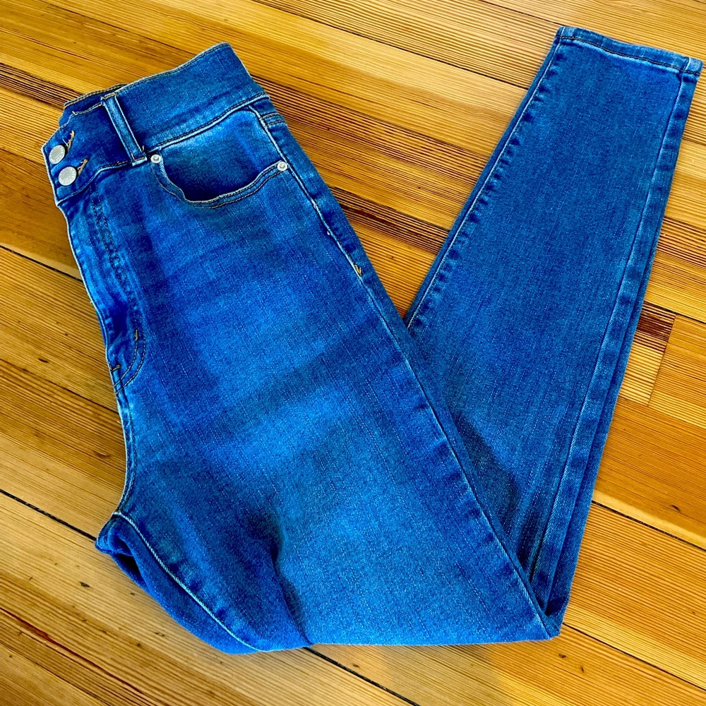 BDG URBAN OUTFITTERS TWIG HIGH RISE JEAN. Size 29, 27 inseam 12 rise